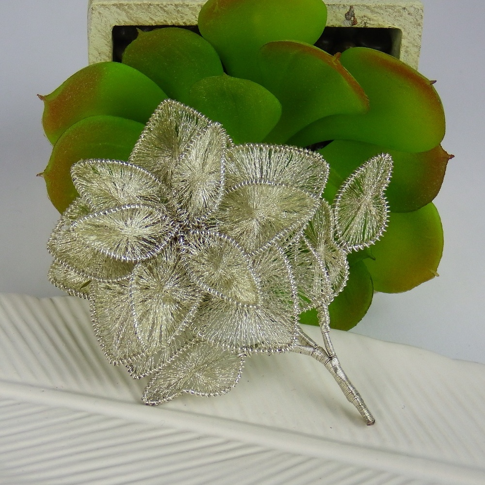 Vintage Wire Flower Brooch